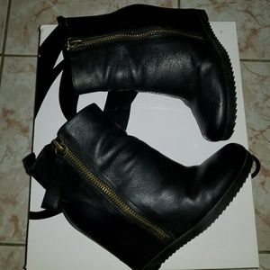 Great nine west wedge black leather booties