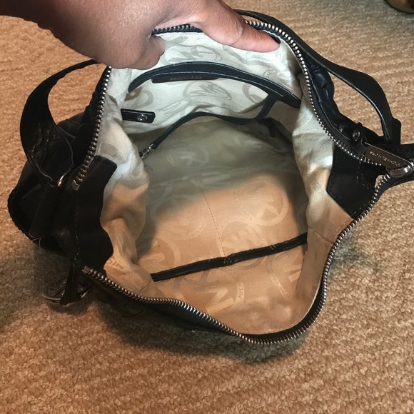 Authentic Michael Kors purse 🖤 - Picture 2 of 2