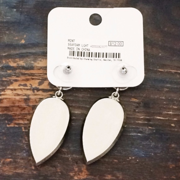 Mint Rhinestone Silvertone Earrings Arrowhead - Picture 4 of 4