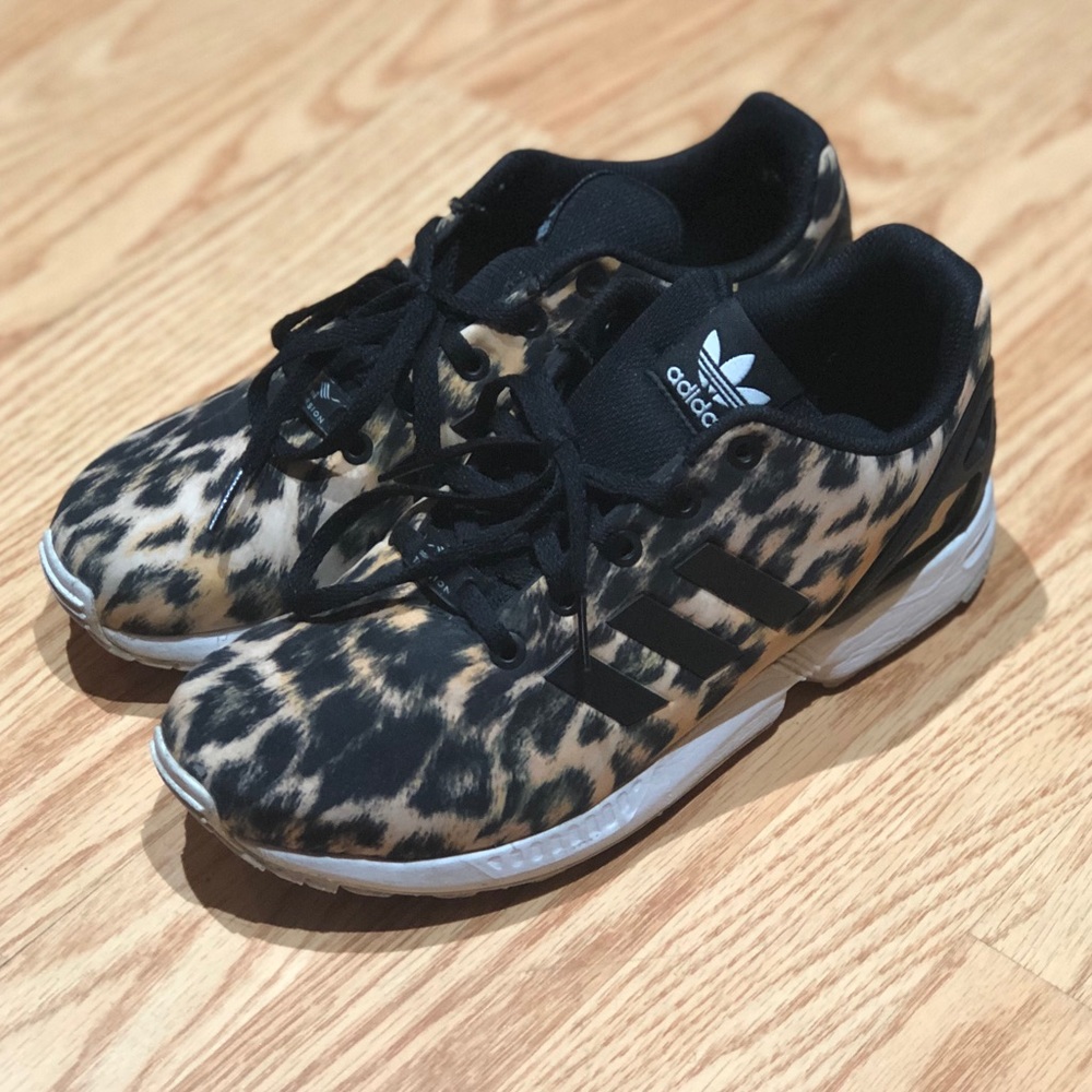 Kids Adidas sneakers size 7 great shape!!