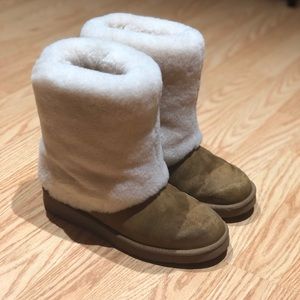 Women’s uggs! Size 9