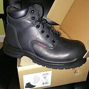 NWT Boots