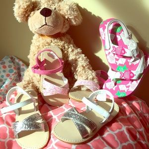 Bundle of 3 sandals 🍼