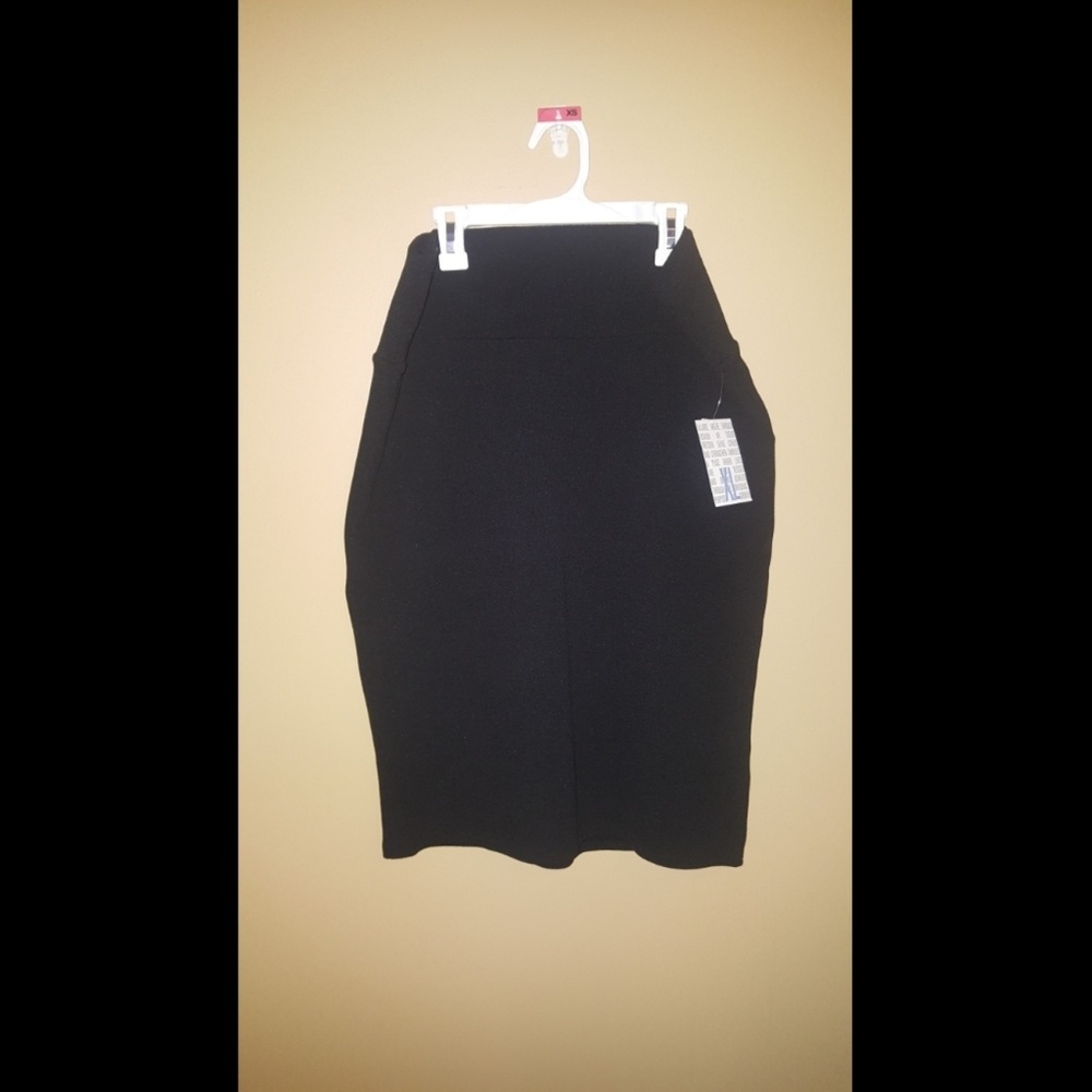 Lularoe Solid Black Cassie XL