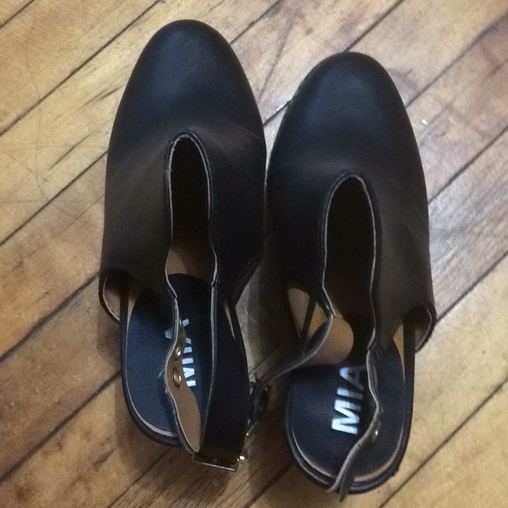MIA blocked heeled boots with ankle straps