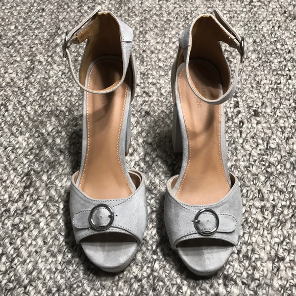 Urban Outfitters Platform Heel - Picture 2 of 6