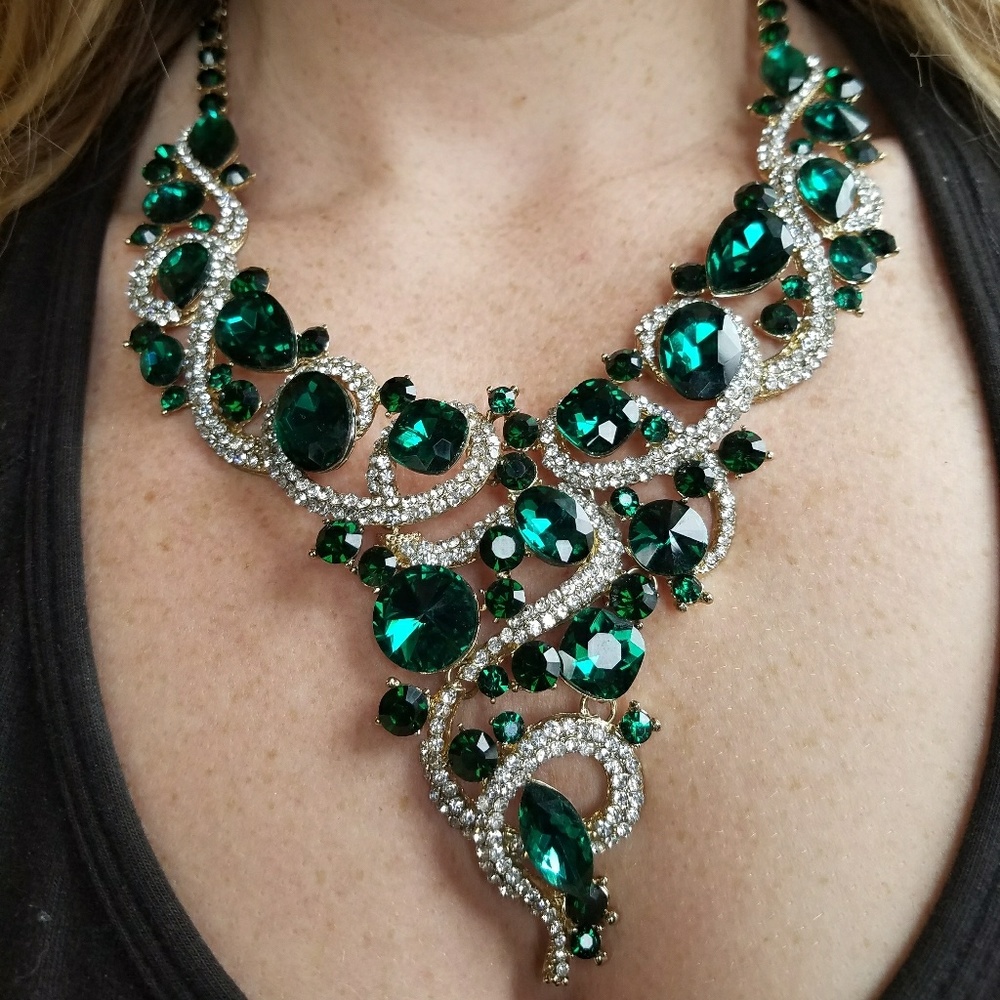The MOST glamorous jewel necklace