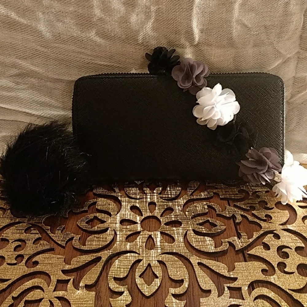 Pom pom wallet