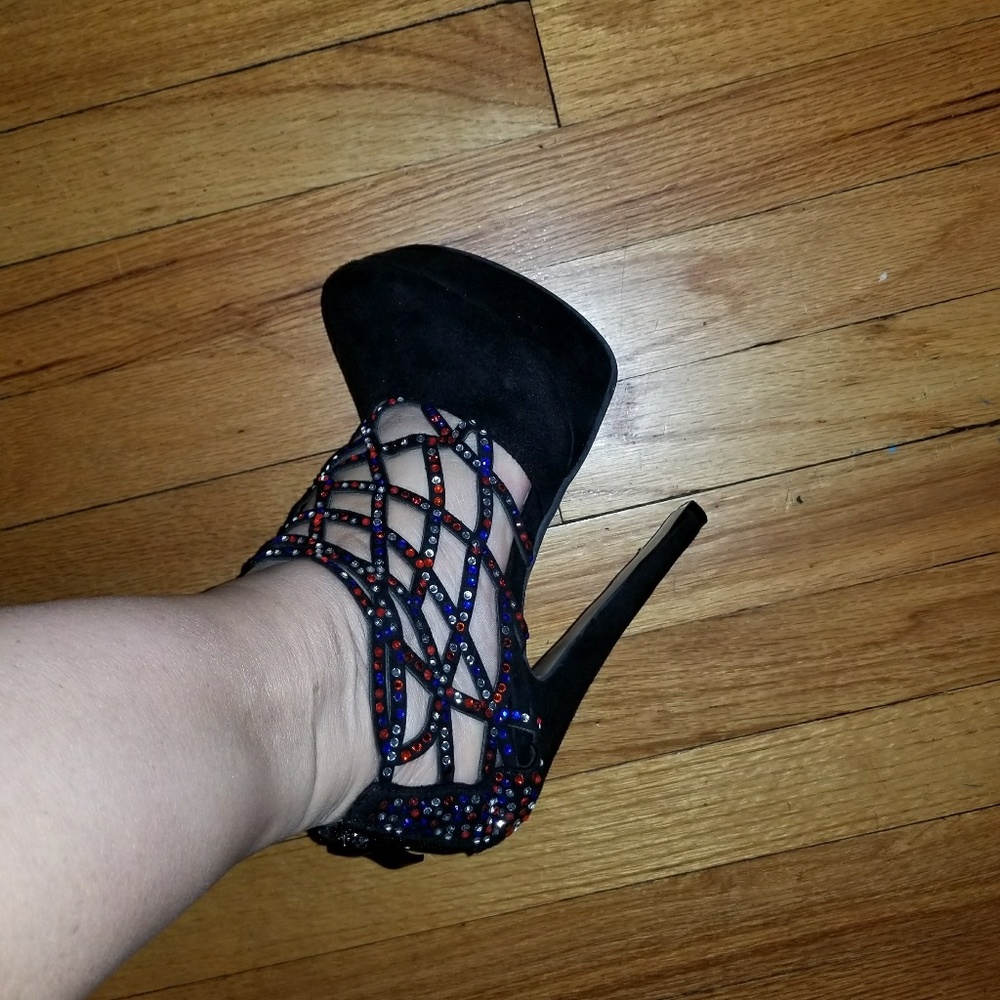 Shoes - Picture 2 of 3