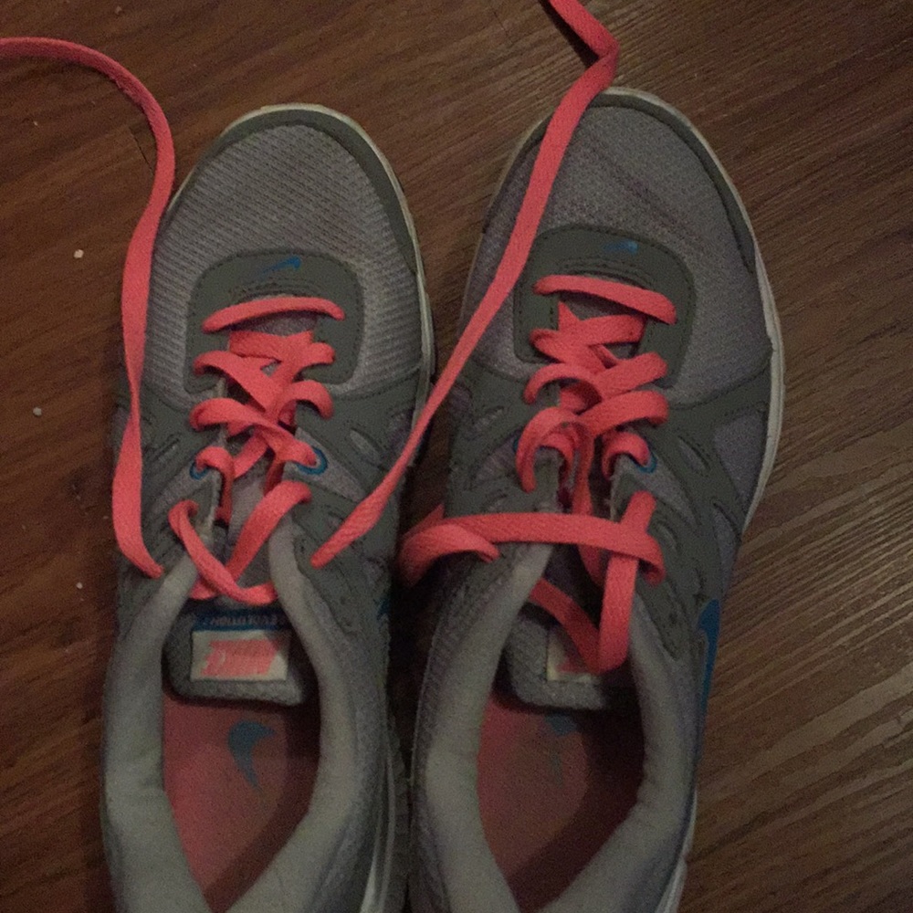 Nike revolution 2