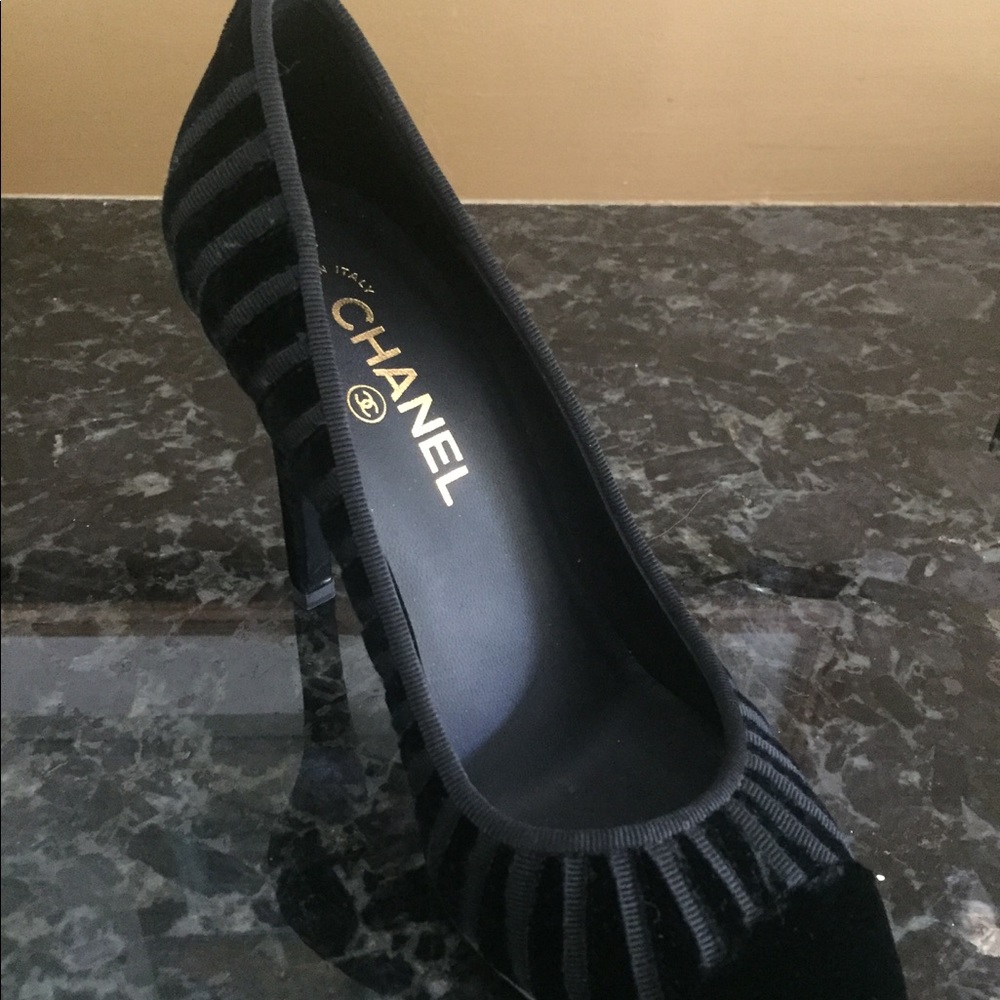 CHANEL Black Velvet Heel