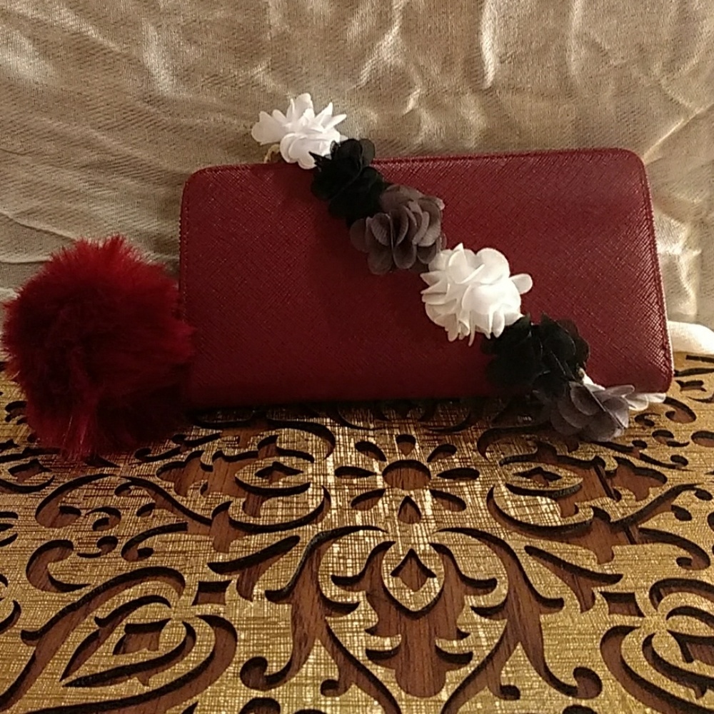 Pom pom wallet