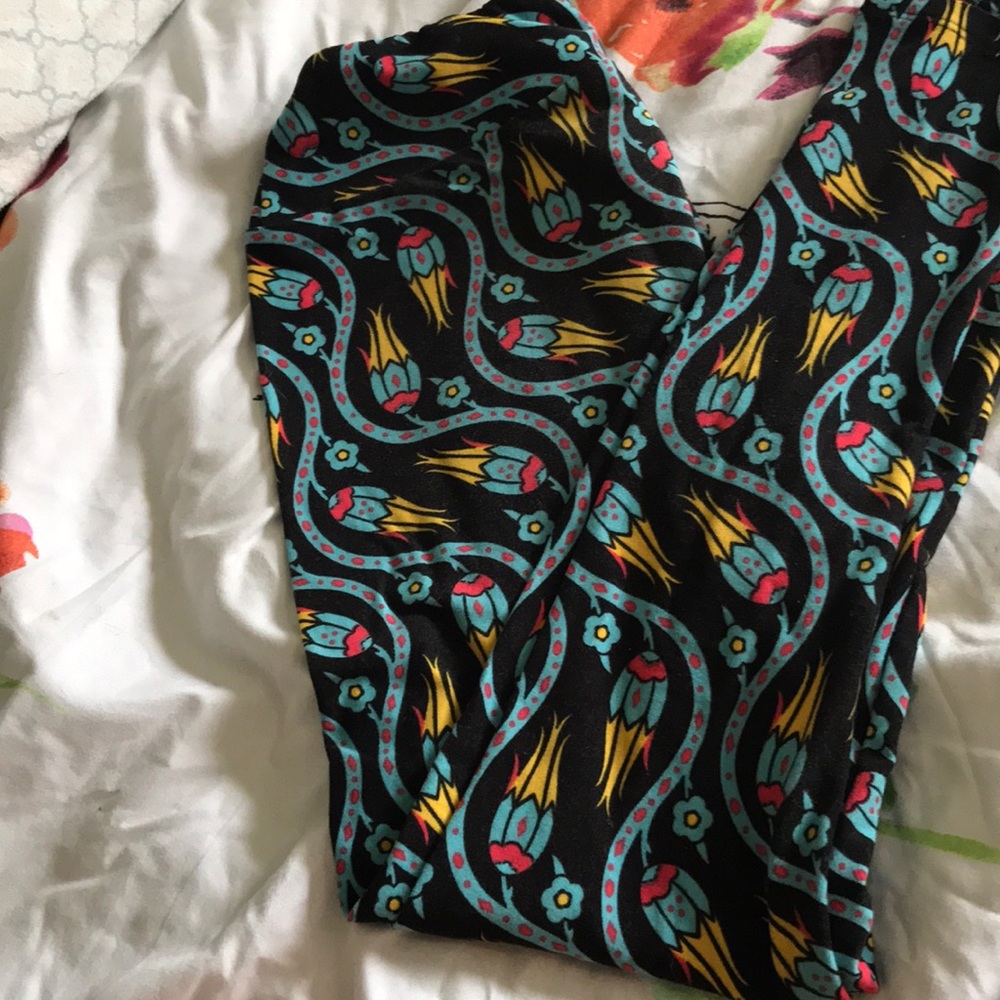 Lularoe OS leggings - Picture 1 of 3