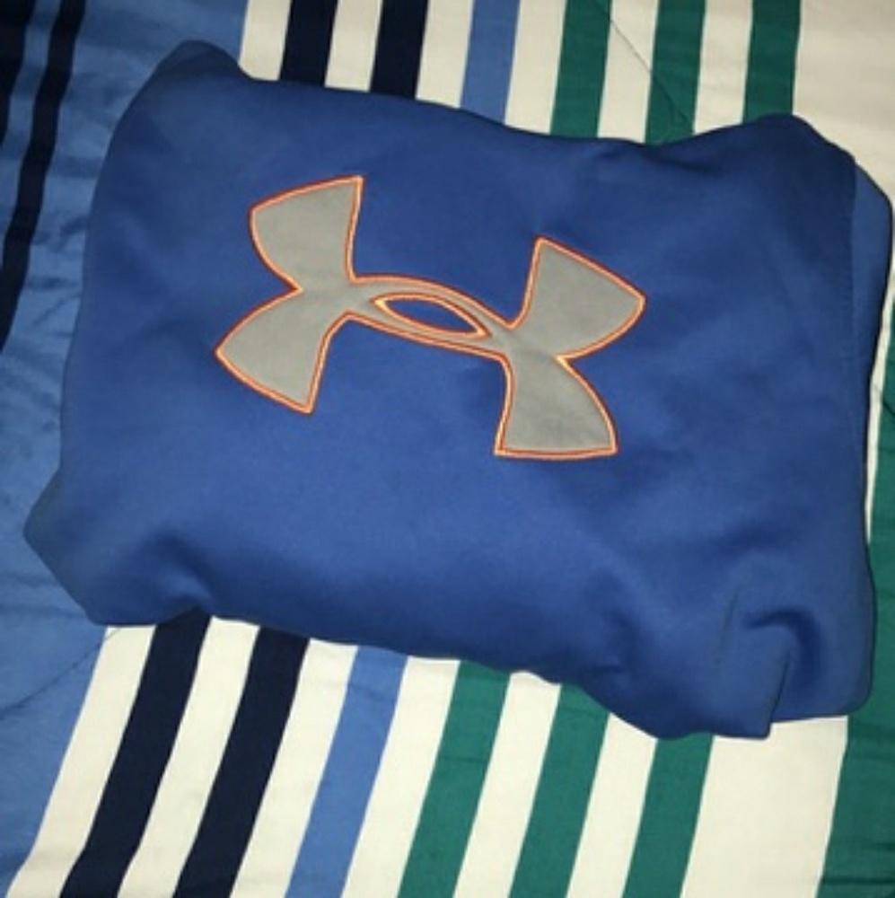 Under armour sweatshirt