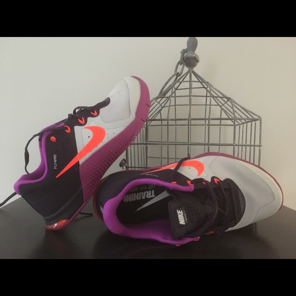 Nike training sneakers. Size 6