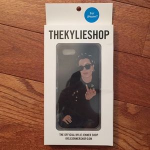 Kris Jenner flip off iPhone 7 case