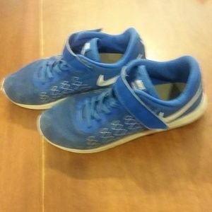 Nike flex fury 2 size 3 boys EUC!