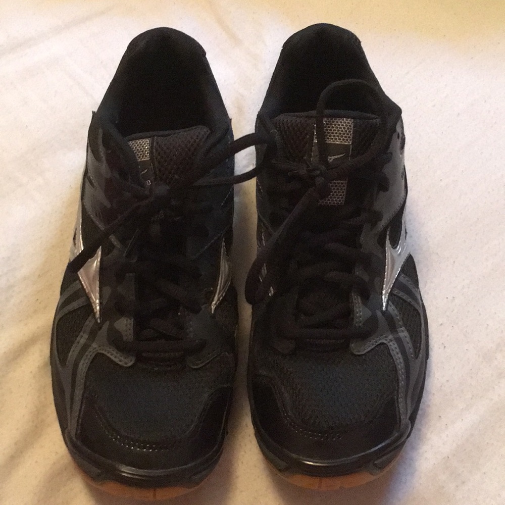 Mizuno volleyball shoes