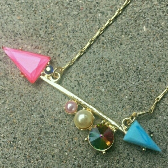 Arrow statement necklace - Picture 3 of 4