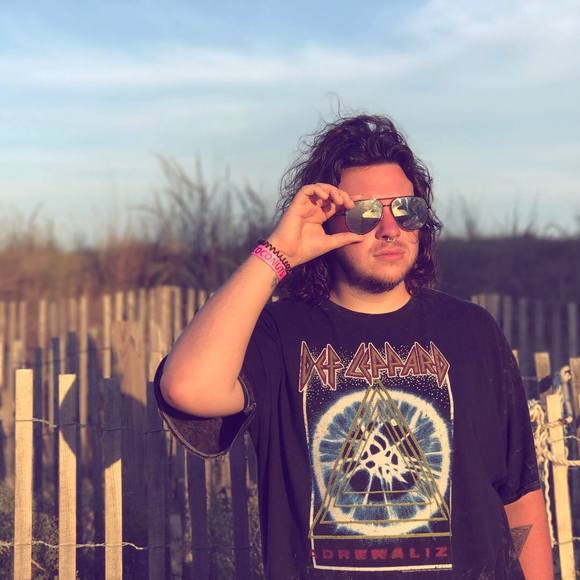 Meet your Posher, Jonny - Picture 2 of 2