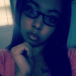 Meet your Posher, April