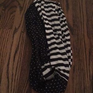 Patterned enfenity scarf.