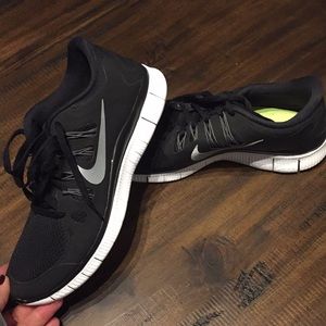 NEW Nike Run Free Sneakers