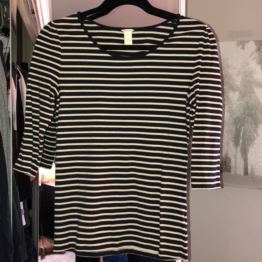 Cute striped top! Black and Cream colors