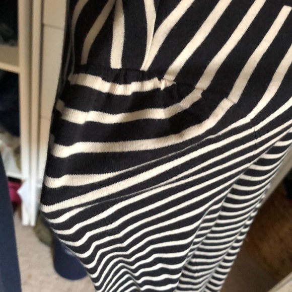 Cute striped top! Black and Cream colors - Picture 2 of 4