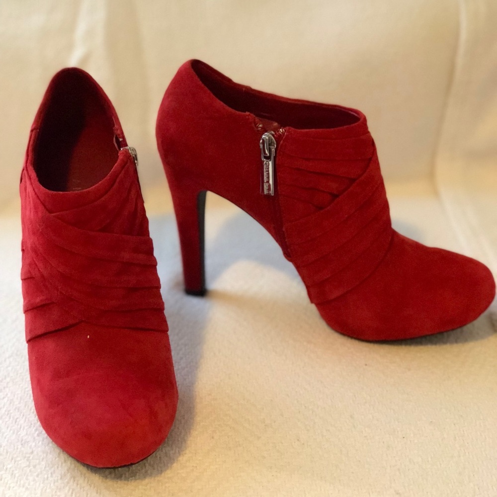 Gianni Bini red suede booties!
