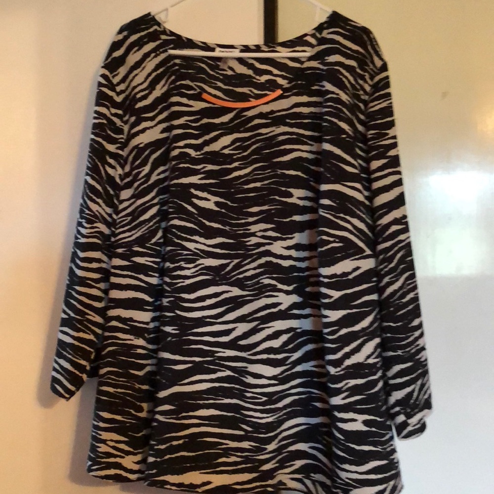Adorable DKNY plus size top