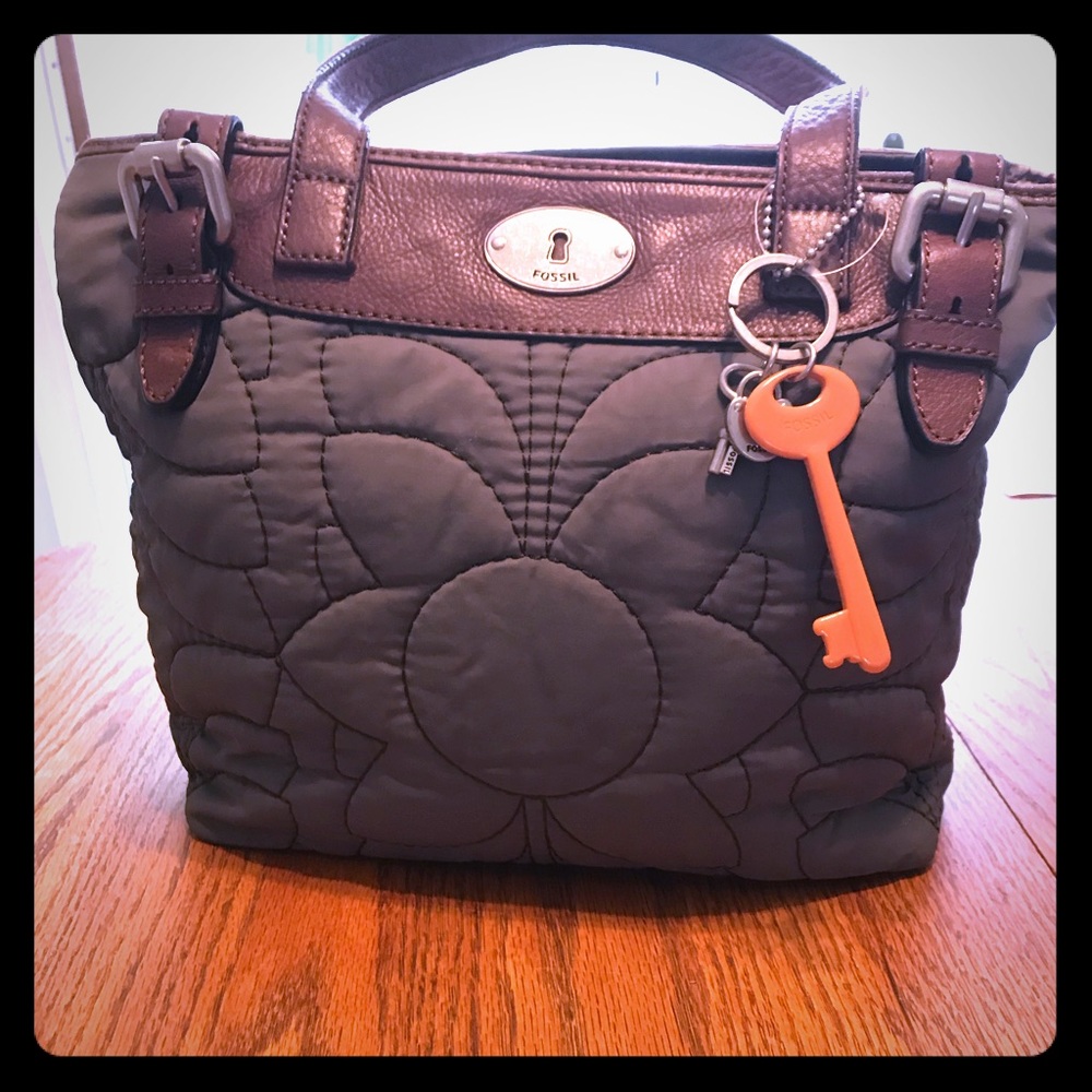 Fossil gray quilt bag