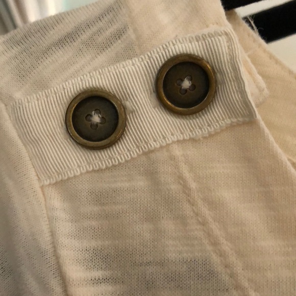 Timeless top from Banana Republic! - Picture 3 of 4