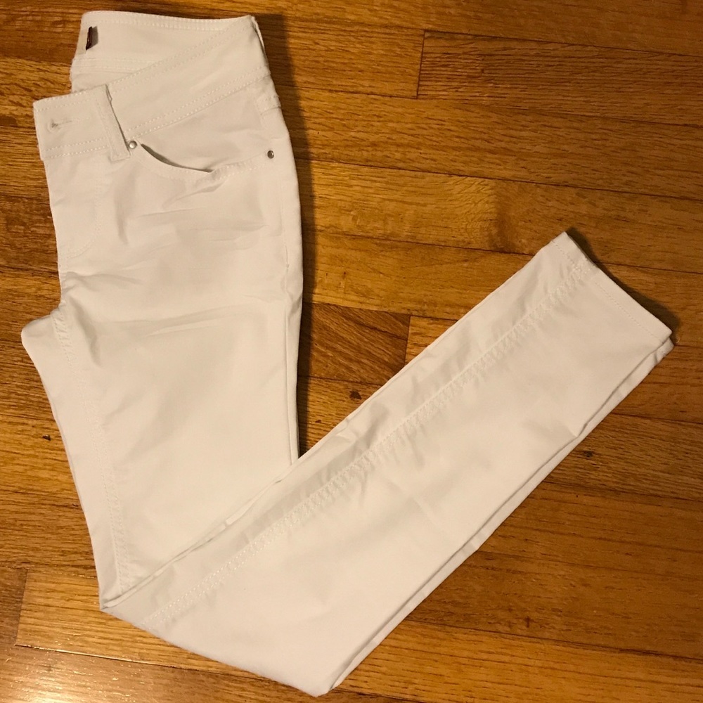 SO white jeans junior