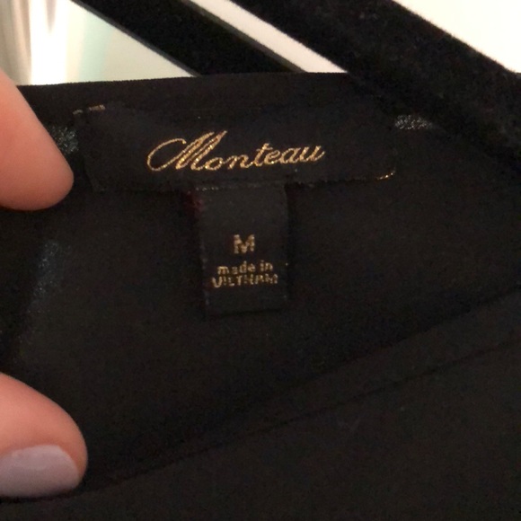 Adorable black top with cute sleeves ! - Picture 5 of 5