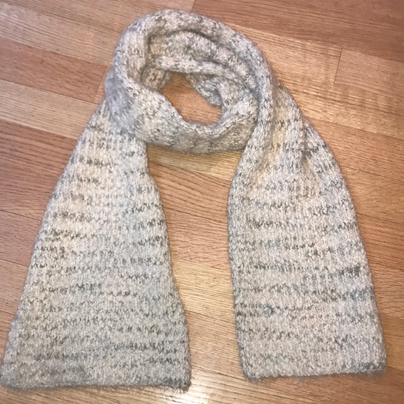 NWOT Cream and silver/blue knit scarf - Picture 1 of 3