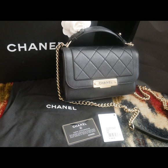 CHANEL Handbags - Barely used Chanel Lambskin Bag w Handle