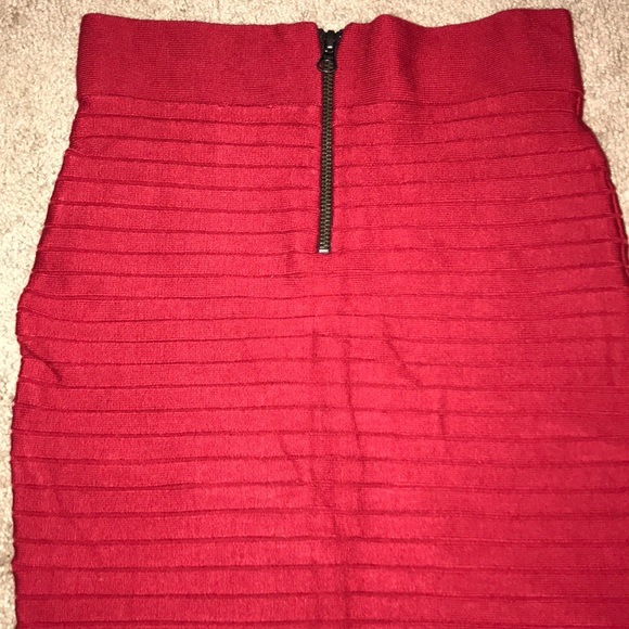 Red skirt, perfect for the holidays! - Picture 2 of 4