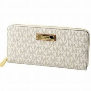 Michael Kors JetSetter vanilla White zip up wallet