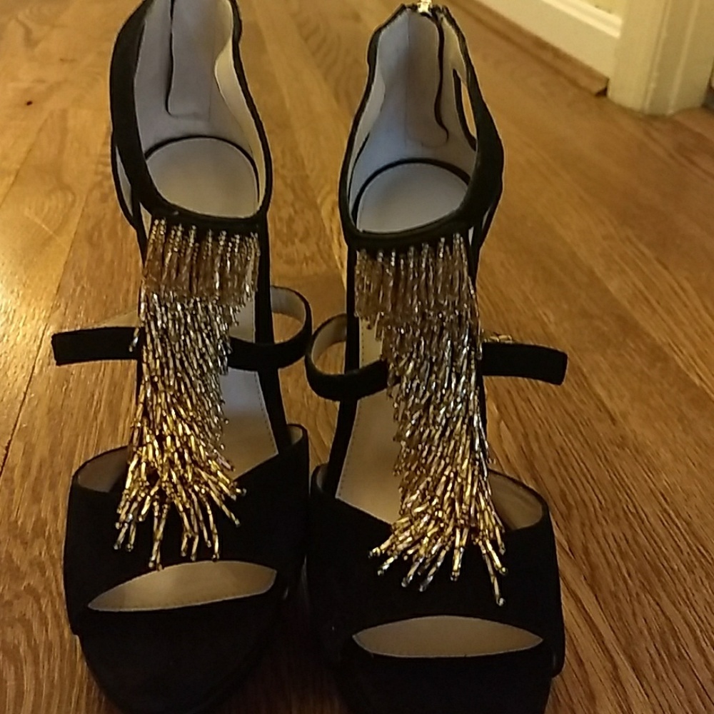 Pelle Moda brand new never worn size 7