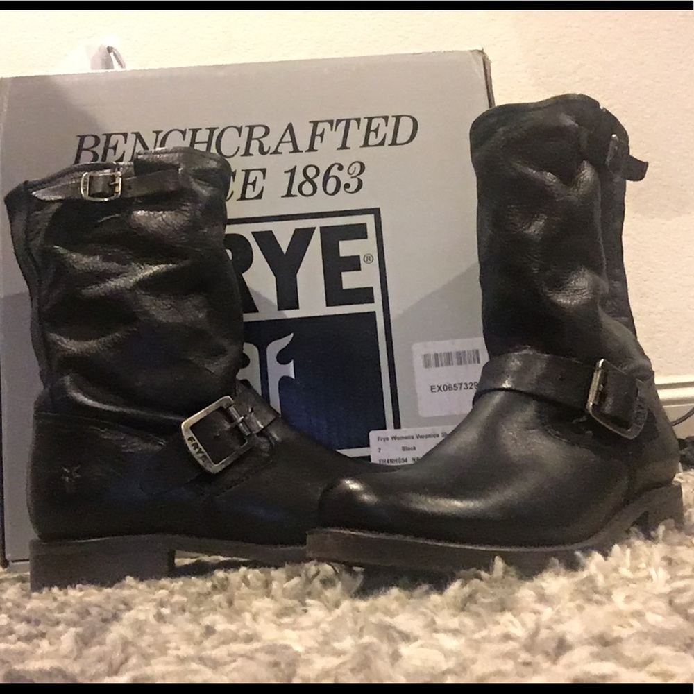 Frye Boots Veronica Short