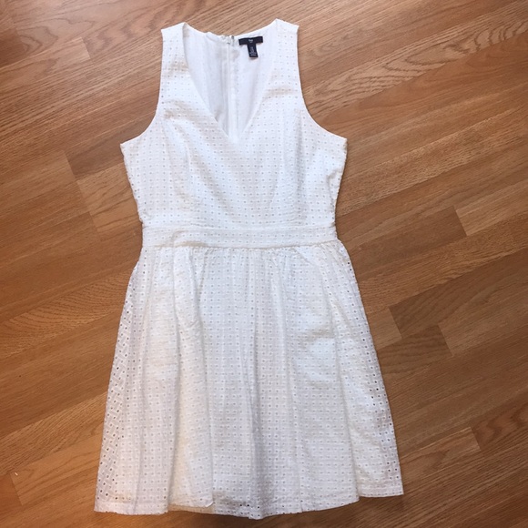 GAP Dresses & Skirts - GAP 100% cotton white dress with liner