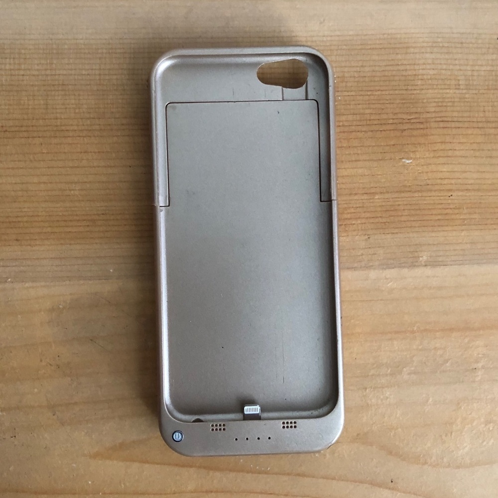 Self charging iphone 6 case w/ kick stand