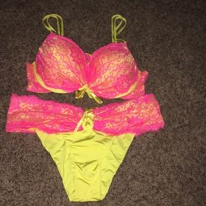 NEW BEACH BUNNY SWIMSUIT