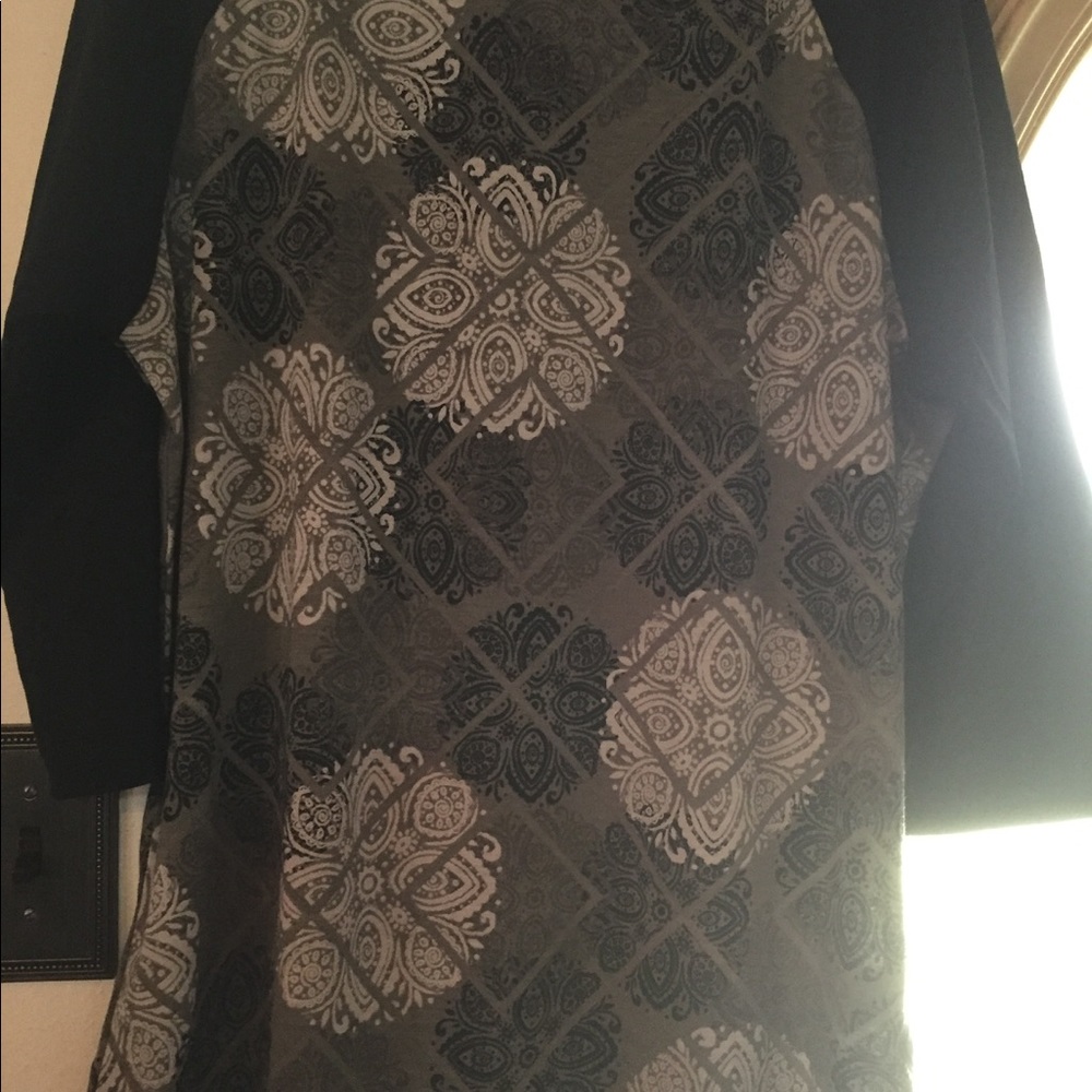 Xl Randy Lularoe black white and grey 3/4 sleeve