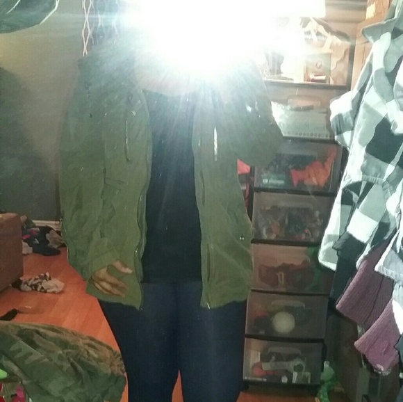 **× SOLD×**Tna army green jacket - Picture 2 of 4