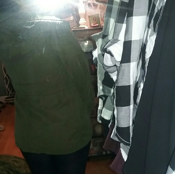 **× SOLD×**Tna army green jacket - Picture 3 of 4