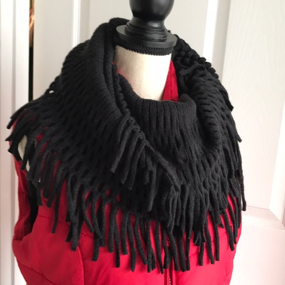 LETGO COLLECTION Accessories - 🎁❄️🎄BLACK FRINGE CHENILLE INFINITY SCARF ..