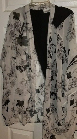 The Avenue Cardigan - Picture 2 of 3