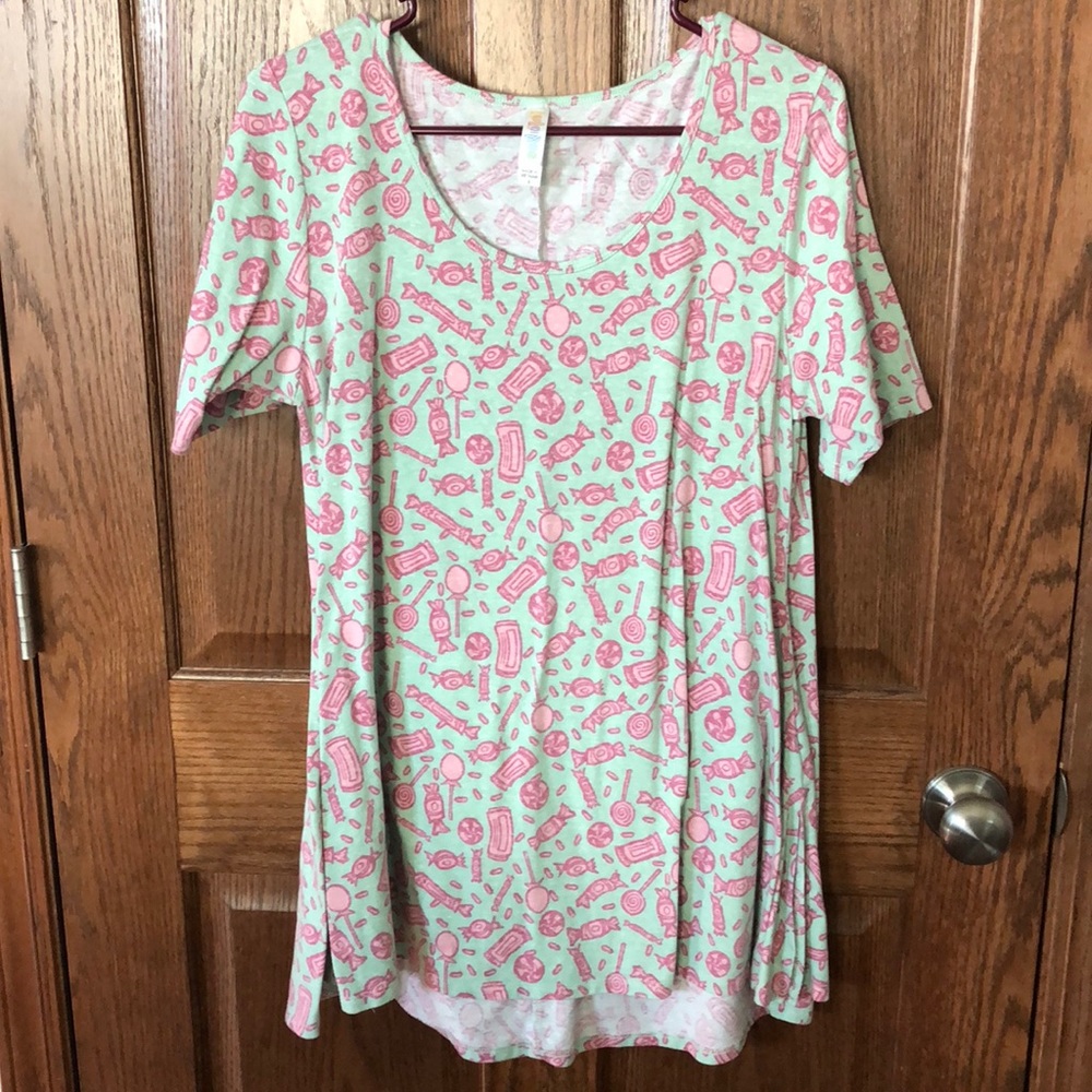 Lularoe Perfect Tee.